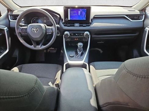 Used 2025 Toyota RAV4 XLE AWD/4WD image 18