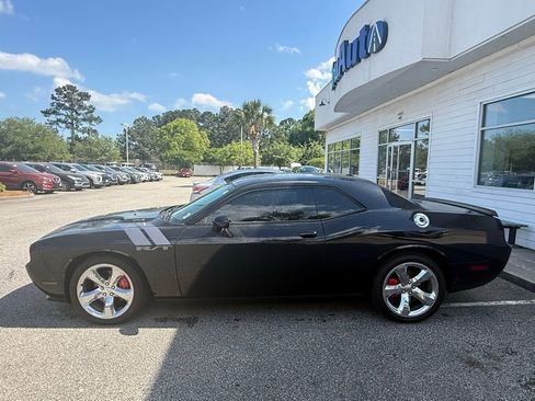 Used 2014 Dodge Challenger R/T RWD image 2