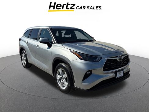 Used 2025 Toyota Highlander LE image 1