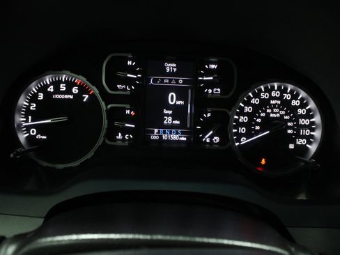 Used 2021 Toyota Tundra SR5 w/ SR5 Leather Package AWD/4WD image 38