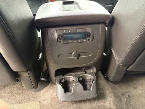 Used 2010 Chevrolet Suburban LT image 19