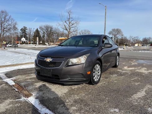 Used 2011 Chevrolet Cruze LS image 1