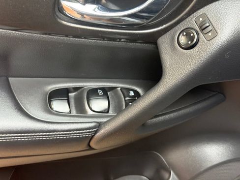 Used 2019 Nissan Rogue SV AWD/4WD image 21