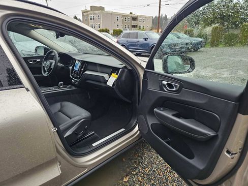 Certified 2025 Volvo XC60 B5 Core w/ Protection Package Premier image 9