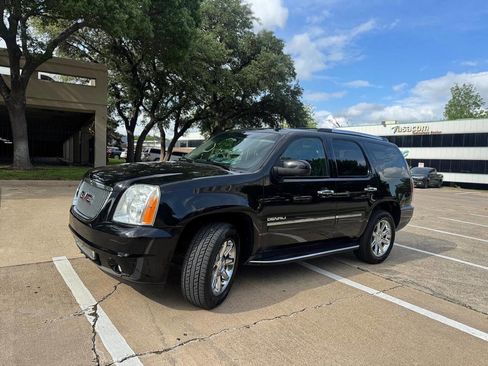 Used 2012 GMC Yukon Denali AWD/4WD image 2