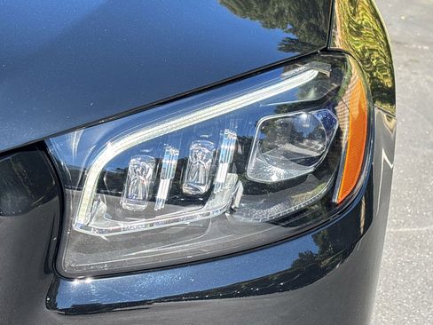 Used 2022 Mercedes-Benz GLS 450 4MATIC image 11