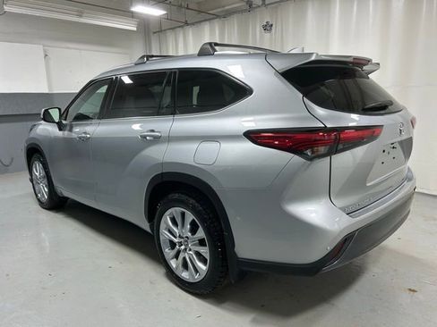 Used 2021 Toyota Highlander Limited image 2