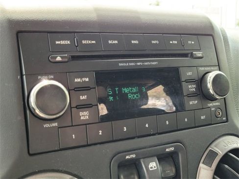 Certified 2018 Jeep Wrangler Sport image 22