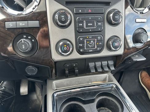 Used 2014 Ford F250 Platinum w/ FX4 Off-Road Package AWD/4WD image 26