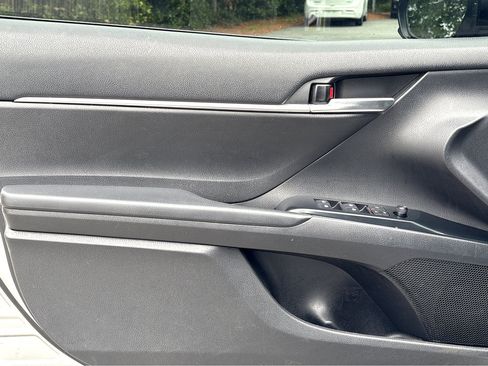 Used 2020 Toyota Camry LE FWD image 16