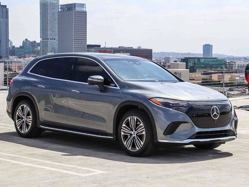 Used 2023 Mercedes-Benz EQS 450+ SUV image 3