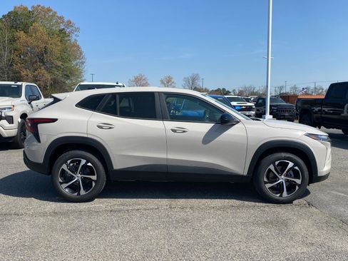 New 2026 Chevrolet Trax RS w/ Sunroof Package FWD image 2