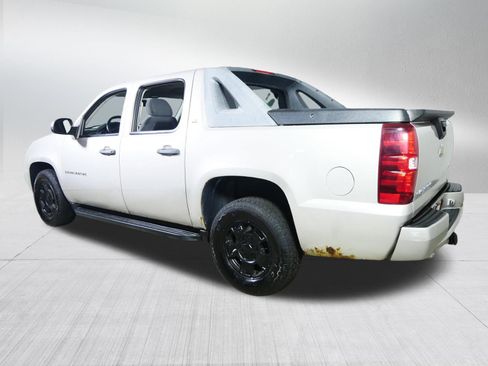Used 2009 Chevrolet Avalanche LS w/ Convenience Package #1 AWD/4WD image 5