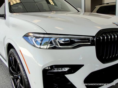 Used 2022 BMW X7 xDrive40i w/ M Sport Package AWD/4WD image 20