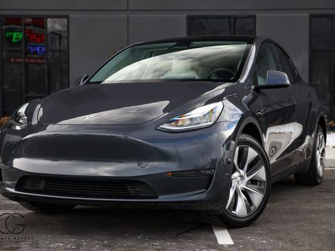 Used 2023 Tesla Model Y Long Range image 2