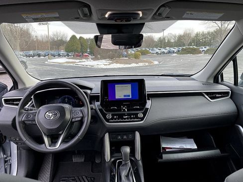 Certified 2025 Toyota Corolla Cross XLE image 14