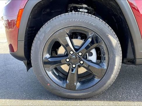 New 2026 Jeep Grand Cherokee Limited AWD/4WD image 12