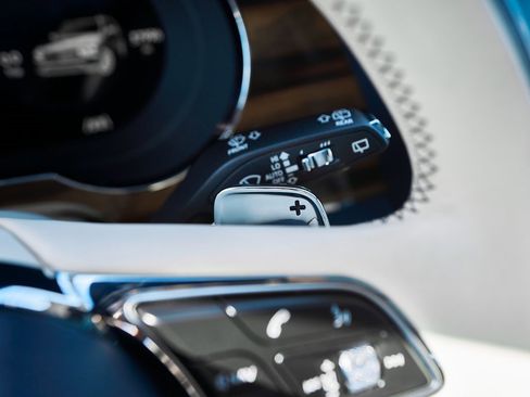 Used 2021 Bentley Bentayga image 58