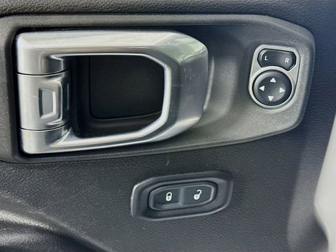 Used 2023 Jeep Gladiator Sport image 20