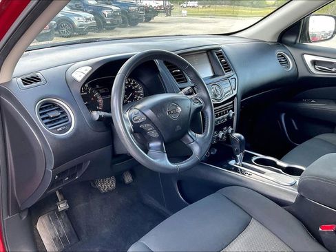 Used 2017 Nissan Pathfinder SV FWD image 14