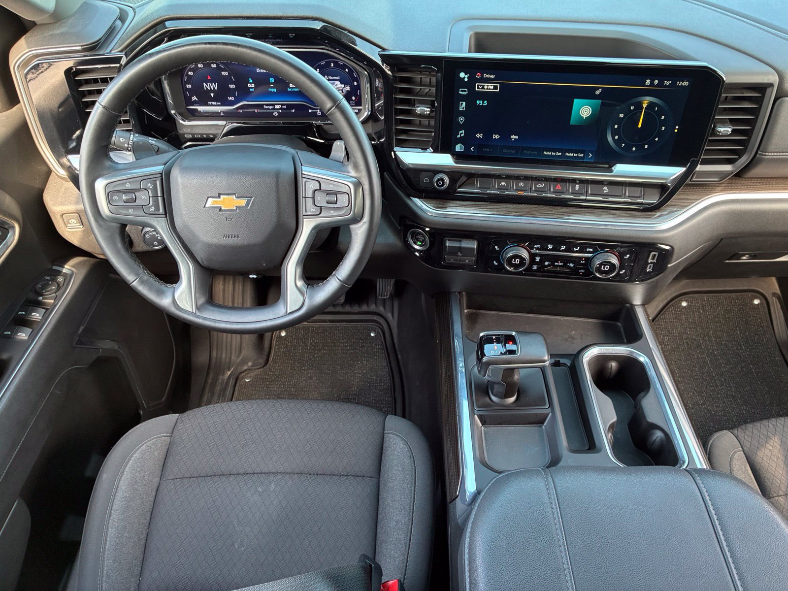 Used 2024 Chevrolet Silverado 1500 LT w/ Z71 Off-Road Package AWD/4WD image 16