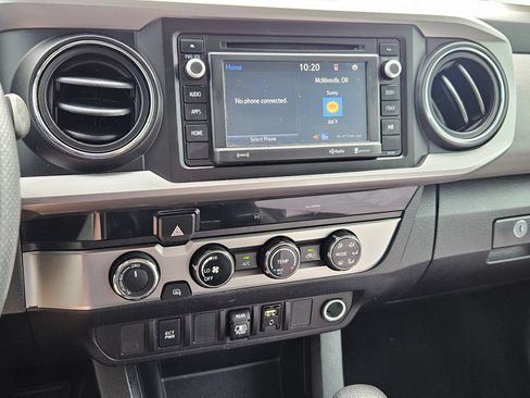 Used 2018 Toyota Tacoma SR5 AWD/4WD image 19