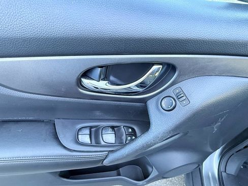 Used 2016 Nissan Rogue S AWD/4WD image 19