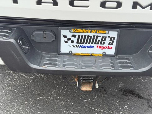 Used 2021 Toyota Tacoma TRD Sport AWD/4WD image 30