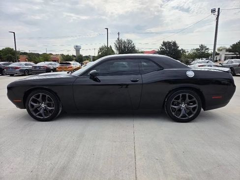 Used 2018 Dodge Challenger SXT Plus RWD image 9