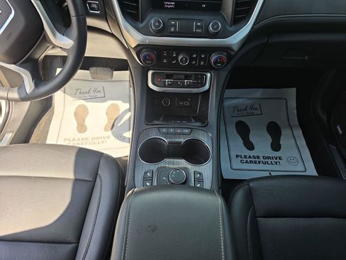 Used 2022 GMC Acadia SLT w/ LPO, Floor Liner Package FWD image 11