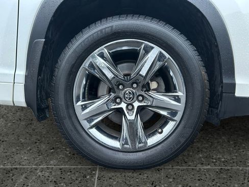 Used 2018 Toyota Highlander AWD V6 image 9