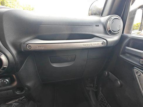 Used 2015 Jeep Wrangler Sport AWD/4WD image 18