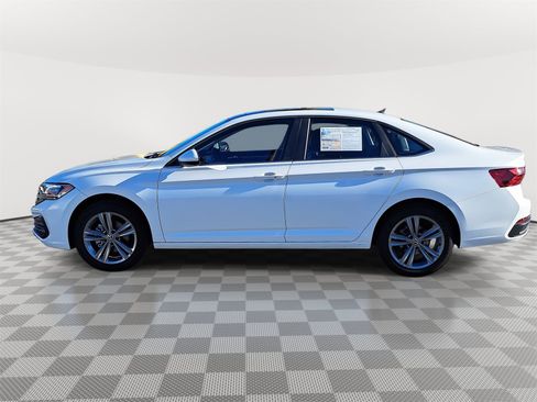 Used 2022 Volkswagen Jetta SE image 8