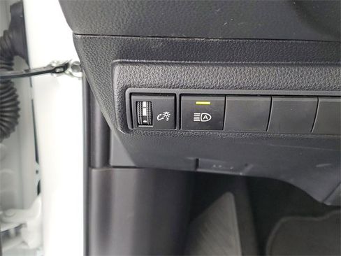 Used 2025 Toyota Corolla SE image 32
