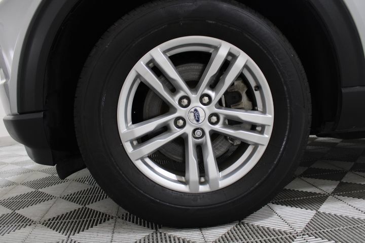 Used 2023 Ford Explorer XLT w/ Equipment Group 202A AWD/4WD image 51