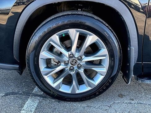 Used 2021 Toyota Highlander Limited image 35