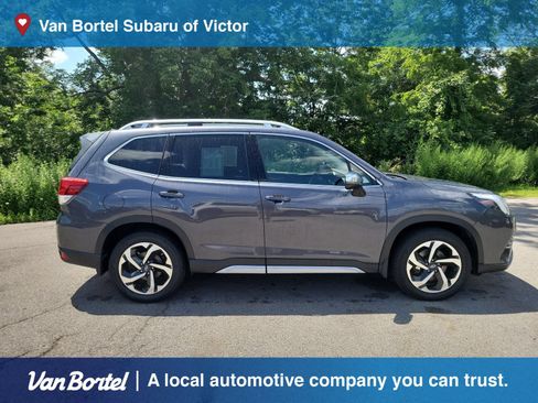 Used 2023 Subaru Forester Touring AWD/4WD image 6