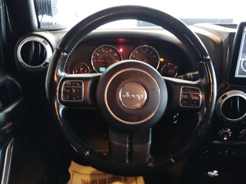 Used 2015 Jeep Wrangler Unlimited Sahara w/ Connectivity Group AWD/4WD image 22