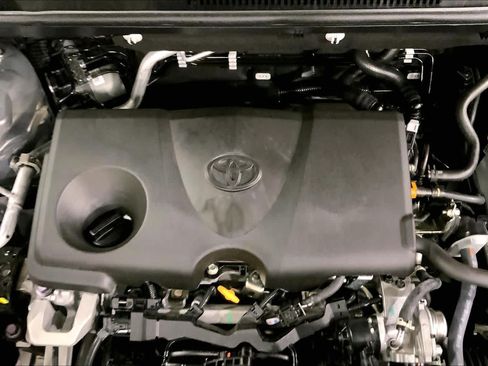 Used 2024 Toyota RAV4 LE AWD/4WD image 33