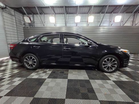 Used 2018 Toyota Avalon XLE Premium image 9
