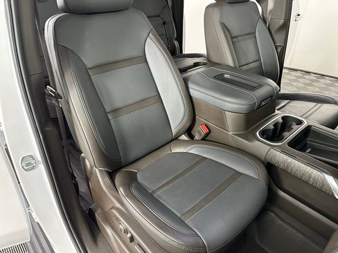 Used 2022 GMC Sierra 3500 Denali w/ Denali Ultimate Package image 32