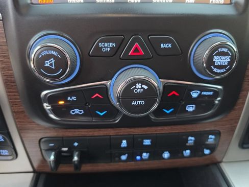Used 2018 RAM 1500 Laramie w/ Convenience Group AWD/4WD image 19