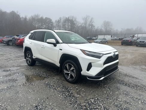 Used 2022 Toyota RAV4 SE w/ Weather & Moonroof Package image 7