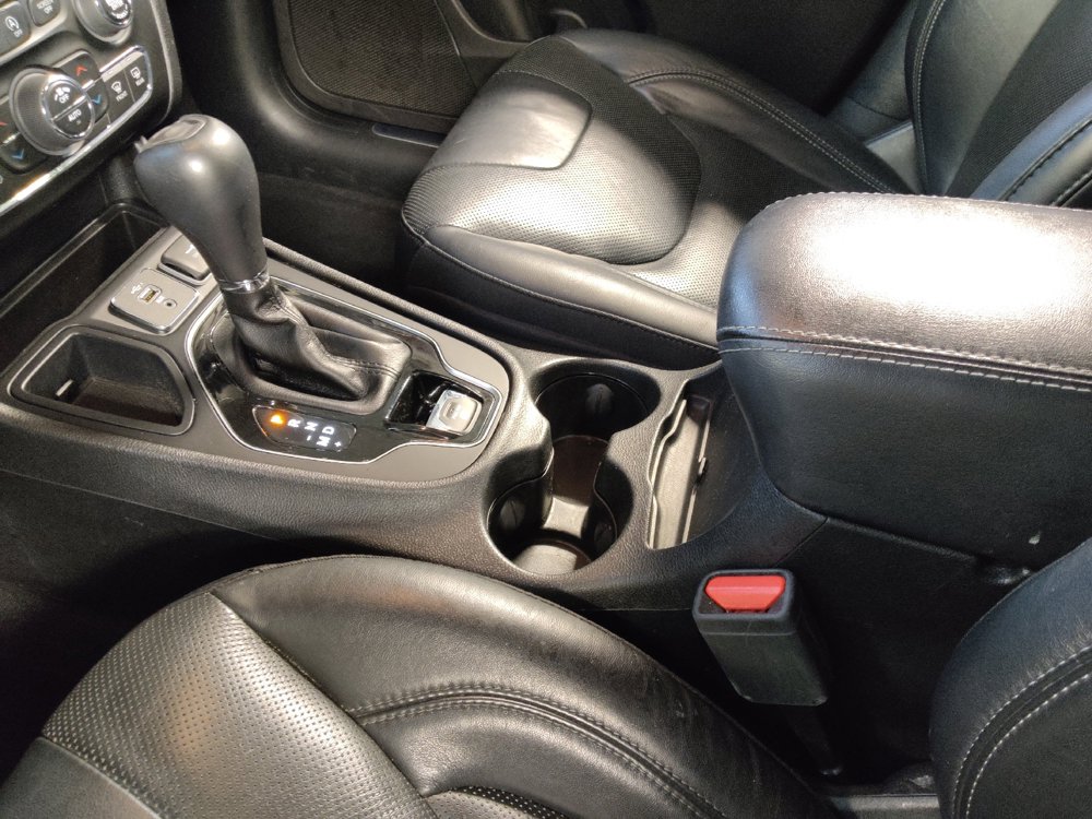 Used 2020 Jeep Cherokee Limited FWD image 26