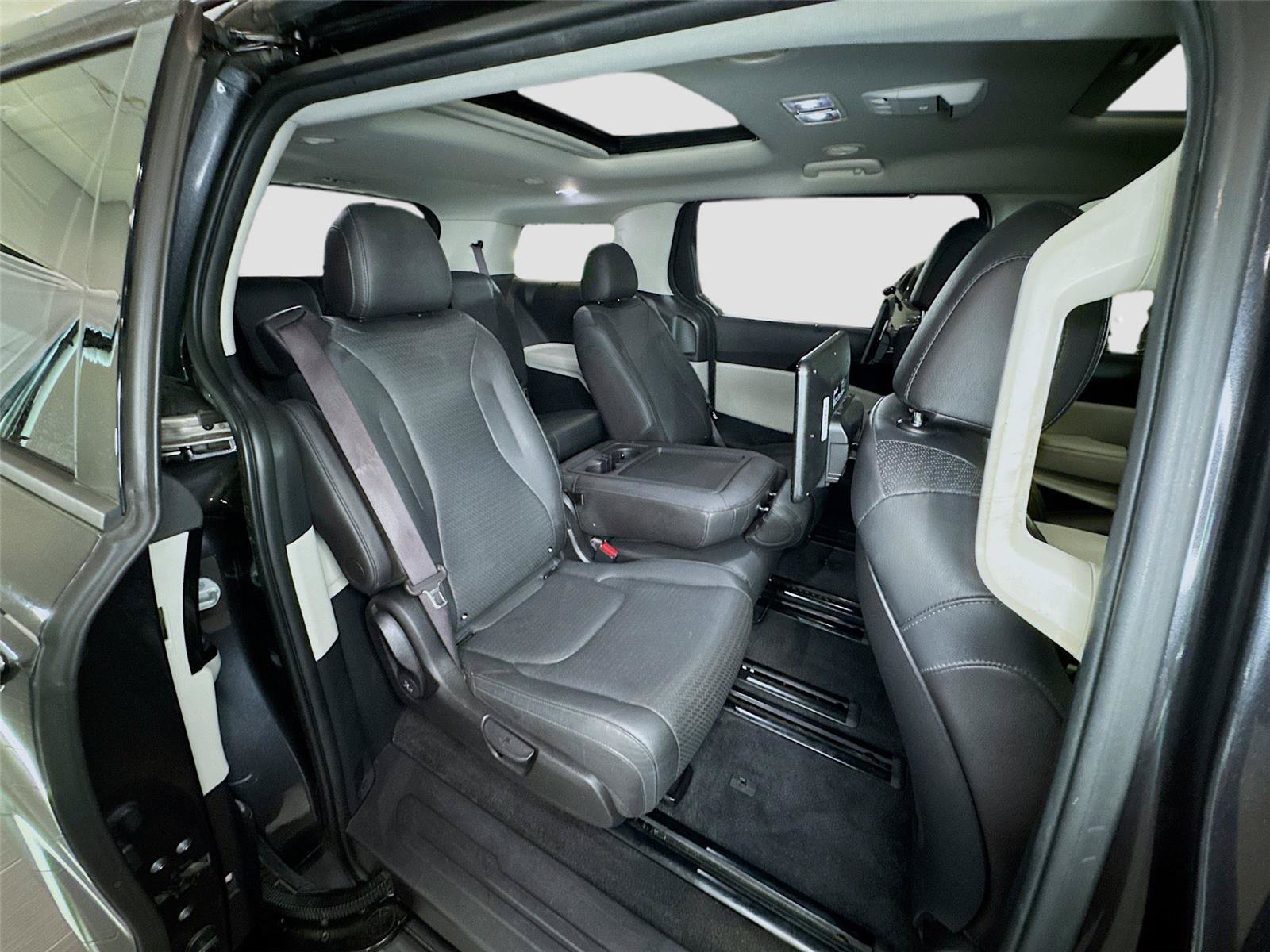 Used 2024 Kia Carnival SX Prestige FWD image 27