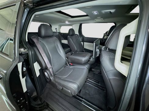 Used 2024 Kia Carnival SX Prestige FWD image 27