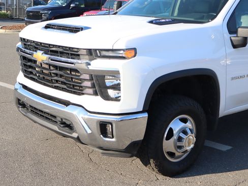 Used 2024 Chevrolet Silverado 3500 LT w/ Convenience Package AWD/4WD image 6