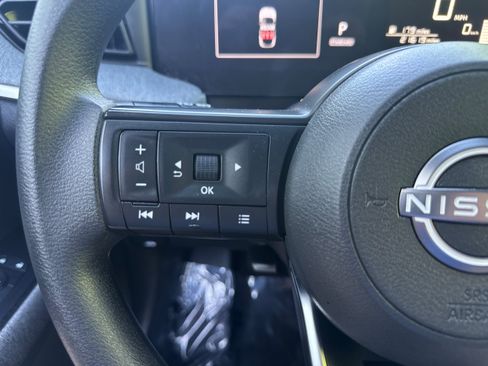 Used 2025 Nissan Kicks SV FWD image 19