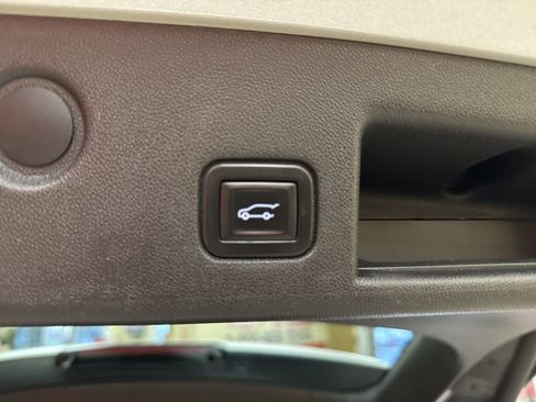 Used 2020 Chevrolet Equinox Premier image 23