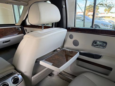 Used 2015 Rolls-Royce Ghost image 39